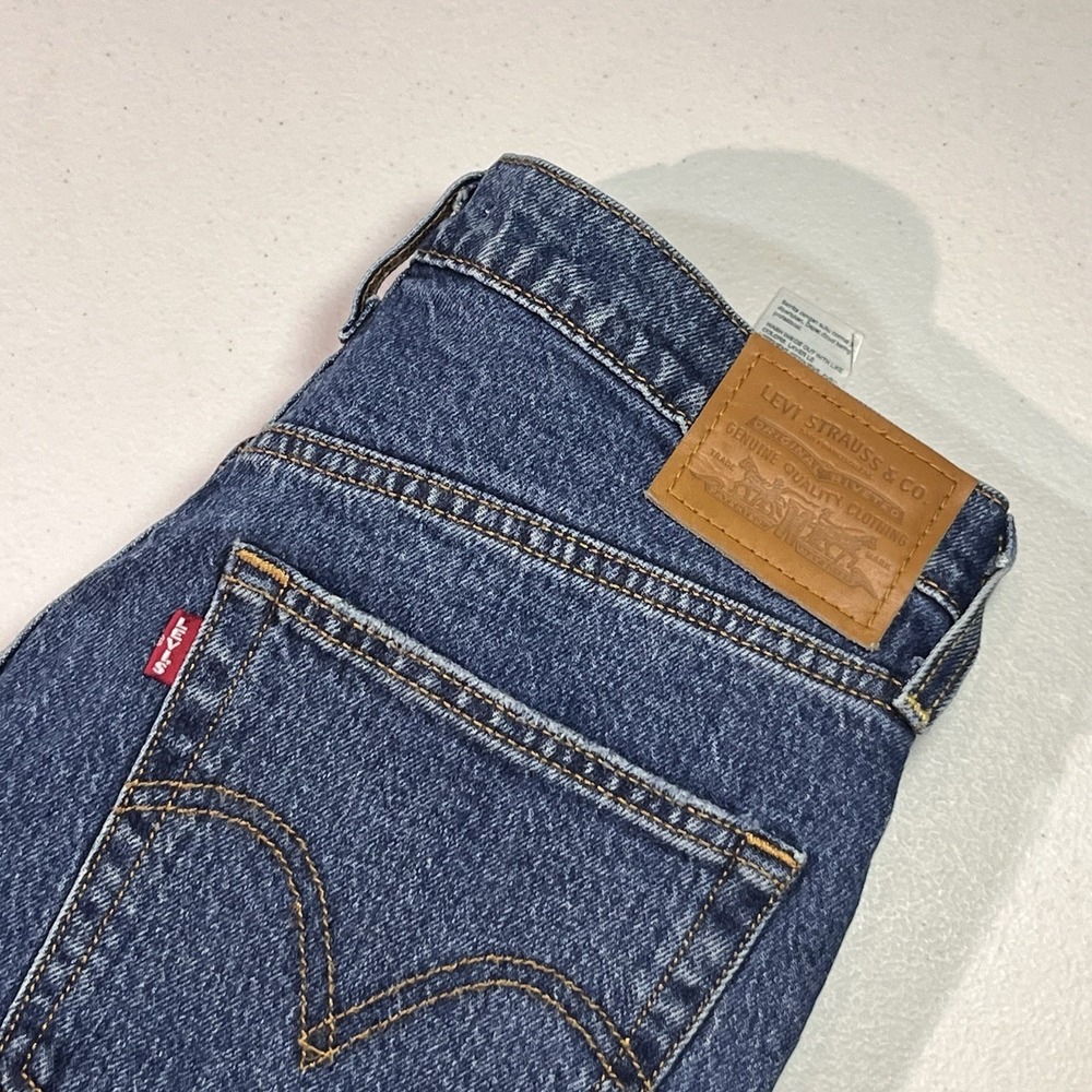 Levis Jeans Womens 29 Blue Premium Denim Ribcage Straight Button Fly 29x32 EUC - Picture 2 of 10